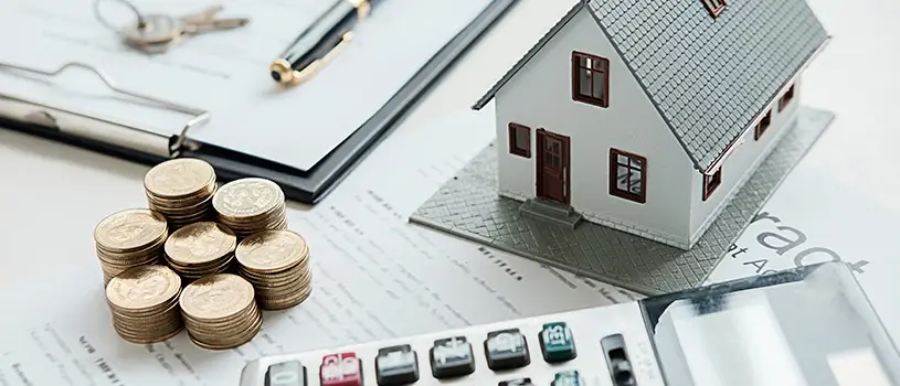 Condo and HOA Insurance: The Basics 1 image of a house, coins and a calculator. Representing condo and HOA insurance